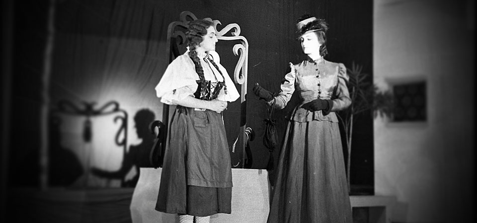 Premiera 7. februarja 1945
 
Režiser France Presetnik
Scenograf Branko Simčič

 
Tulpenheim, žlahtni gospod Stane Česnik
Šternfeldovka, mlada bogata vdova Ivanka Mežan
Monkof, Tulpenheimov prijatelj Franjo Kumer
Jaka, župan Lojze Potokar
Micka, njegova hči Draga Ahačič
Anžè, Mickin ženin France Presetnik
Glažek, šribar Dušan Mevlja

 
Inspicient Istok Tusulin
Šepetalka Pavlinca Müller