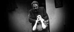 Premiera 20. februarja 1944

Režiser Matej Bor
Scenograf Drago Vidmar

Jožef Kantor, fabrikant Lojze Potokar
Hana, njegova žena Bogdana Stritar
Francka, njuna hči Ema Starc
Nina, sorodnica Kantorjeva, štirinajstletna Vladoša Simčič
Krnec, nekdaj štacunar in krčmar France Presetnik
Maks, njegov sin Jože Gale
Župnik Milan Košak
Franc Bernot, posestnik, absolviran tehnik Jože Tiran
Sodnik Stane Česnik
Lužarica Nada Stritar
Oskrbnik Avgust Anderluh k. g.

Šepetalec Stane Česnik
Inšpicient Janez Kuhar
Tehnični sodelavec Mile Doberlet