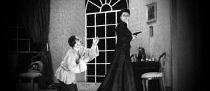 Premiera 25. junija 1944 / Groteska v enem dejanju / Naslov izvirnika Медведь

Režiser Lojze Potokar
Prevajalec Mile Klopčič
Scenografa Filip Kalan Kumbatovič in Branko Simčič

Jelena Ivanovna Popova, mlada posestnica Ema Starc
Grigorij Stepanovič Smirnov, posestnik France Presetnik
Luka, sluga pri gospe Popovi Stane Česnik

Inspicient Nace Simončič